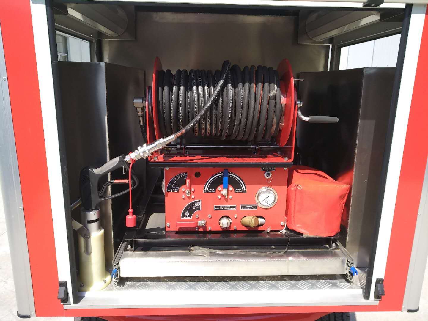 移動(dòng)式高壓細(xì)水霧消防站1